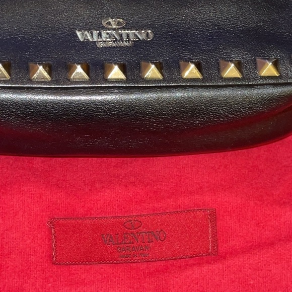 Preload Valentino, black n gold spike Crossbody excellent condition 7”X 5”. - Picture 3 of 12